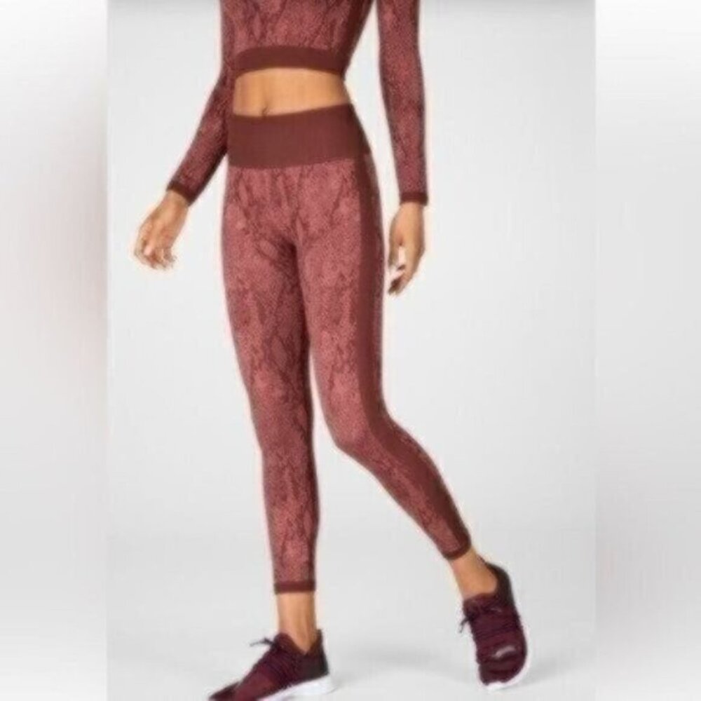 New Fabletics Boho High Rise Athletic Ribbed Seamless Snakeskin 7/8 Leggings